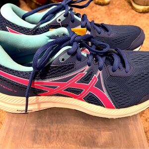Brand new women’s ASICS Contend 7